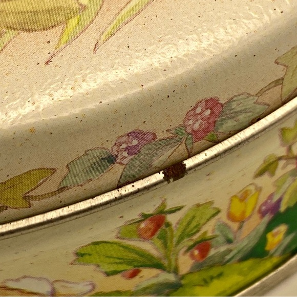 2/$20 | Vintage bunny rabbit tin - Picture 9 of 9